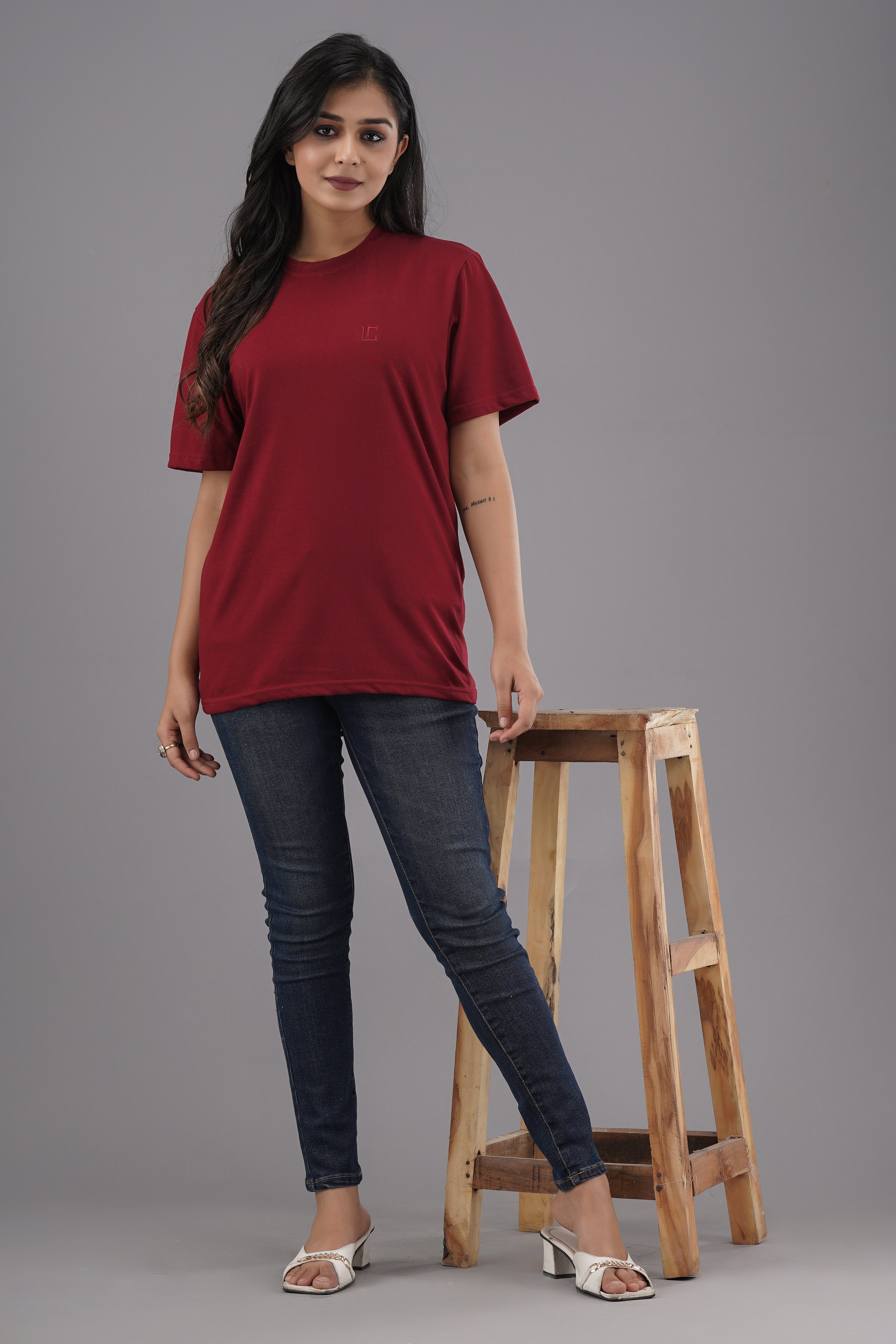 Maroon t shirt with jeans outlet